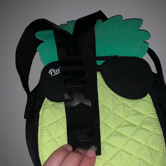 PINK Victoria’s Secret Pineapple 🍍 Insulated Bag - Picture 3 of 5